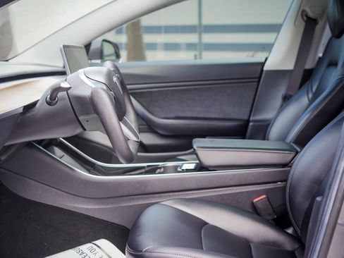Used 2018 Tesla Model 3 RWD image 7
