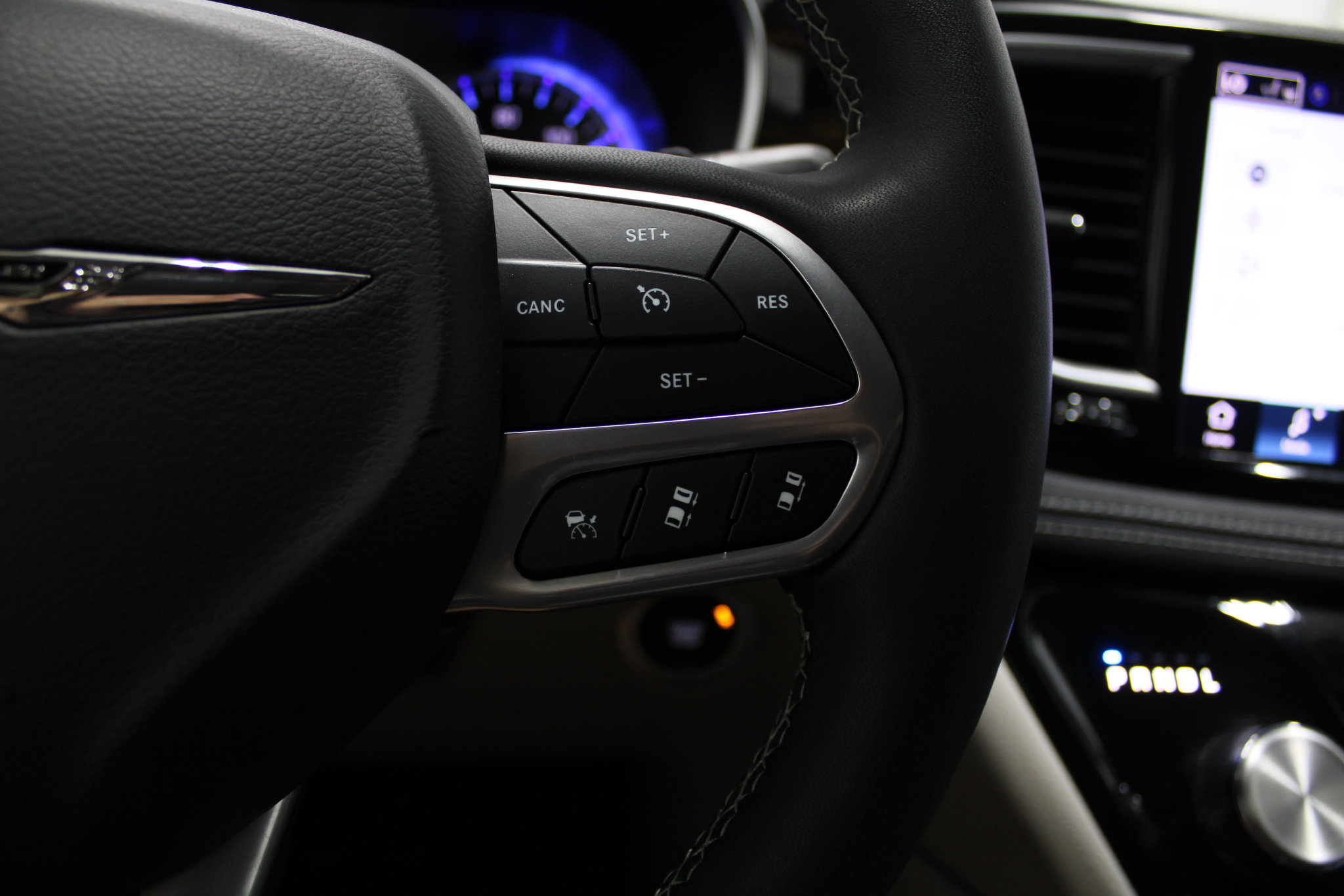 Used 2023 Chrysler Pacifica Limited FWD image 41