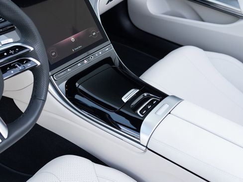 Used 2025 Mercedes-Benz CLE 450 4MATIC Cabriolet image 41