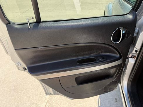 Used 2011 Chevrolet HHR LT FWD image 15