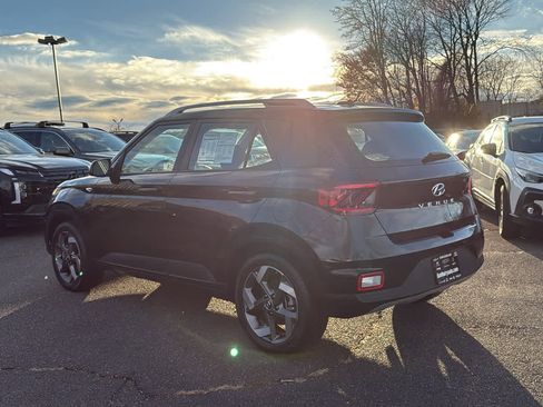 Used 2025 Hyundai Venue SEL image 5