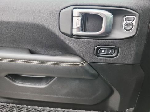 Used 2024 Jeep Wrangler Sahara image 17