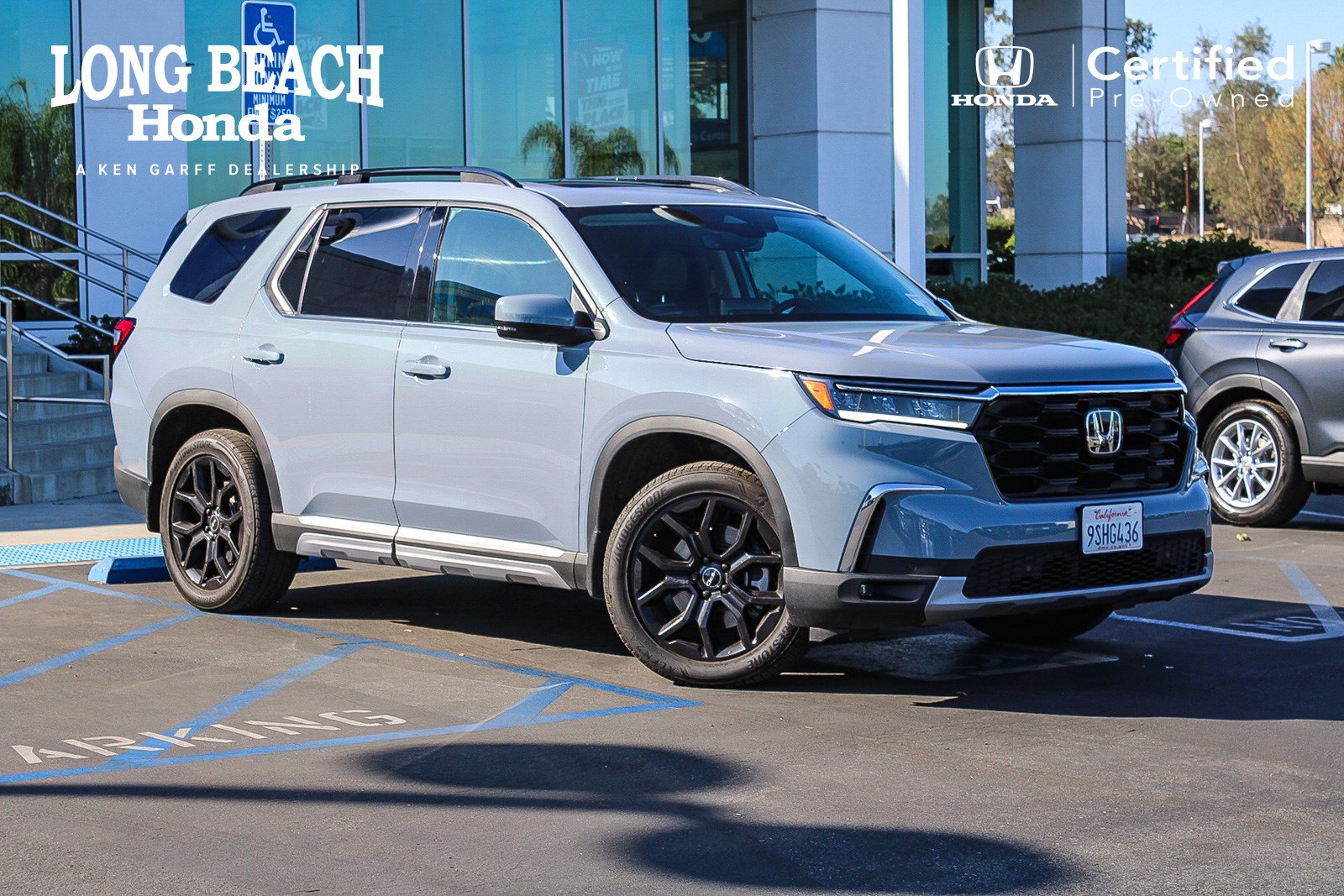 Used 2025 Honda Pilot Touring image 1