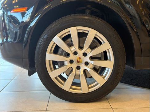 Used 2017 Porsche Cayenne Platinum Edition image 9