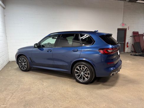 Used 2022 BMW X5 xDrive40i w/ M Sport Package AWD/4WD image 10