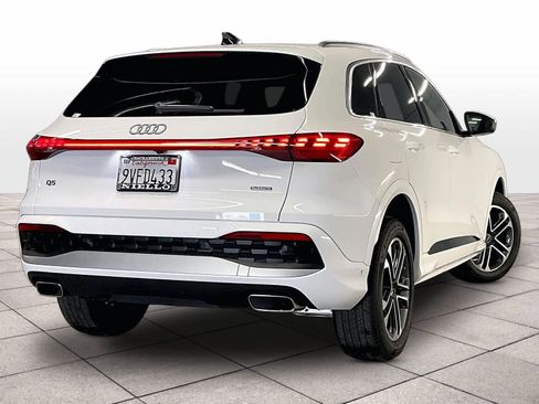 Certified 2025 Audi Q5 Premium w/ Convenience Package AWD/4WD image 13