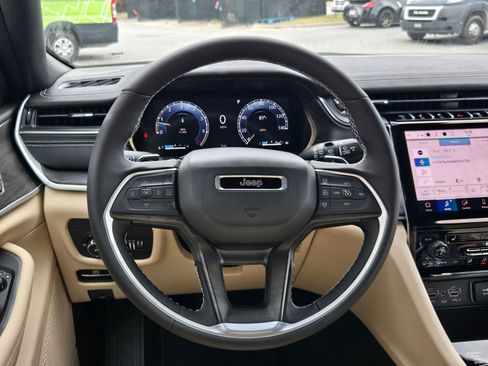 New 2025 Jeep Grand Cherokee L Limited w/ Black Appearance Package image 14