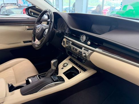 Used 2017 Lexus ES 350 w/ Luxury Package FWD image 45