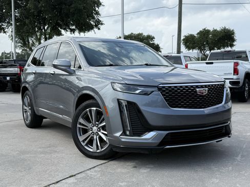 Used 2022 Cadillac XT6 Premium Luxury FWD image 2