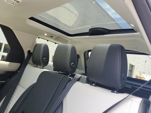 New 2026 Land Rover Discovery Dynamic SE AWD/4WD image 12