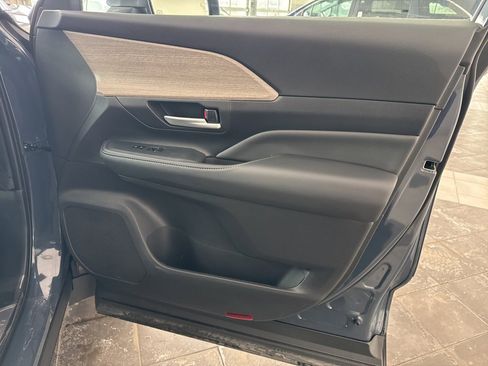 Used 2025 Toyota Grand Highlander AWD Hybrid image 24