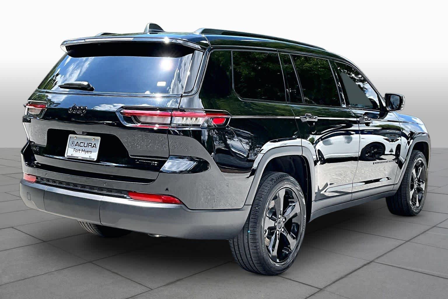 Used 2024 Jeep Grand Cherokee L Limited w/ Black Appearance Package AWD/4WD image 13