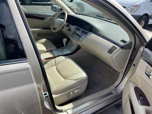 Used 2009 Toyota Avalon XLS FWD image 3