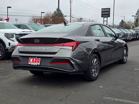 Used 2024 Hyundai Elantra SEL image 3