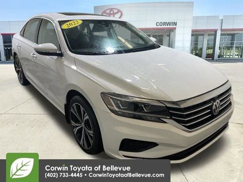 Used 2022 Volkswagen Passat 2.0T SE FWD image 1