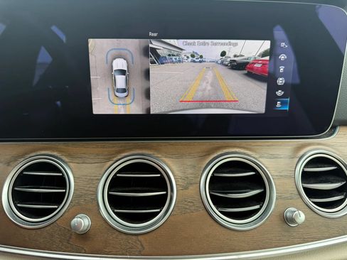 Used 2022 Mercedes-Benz E 350 4MATIC Sedan image 23