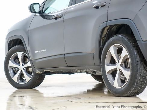Used 2019 Jeep Cherokee Limited AWD/4WD image 11