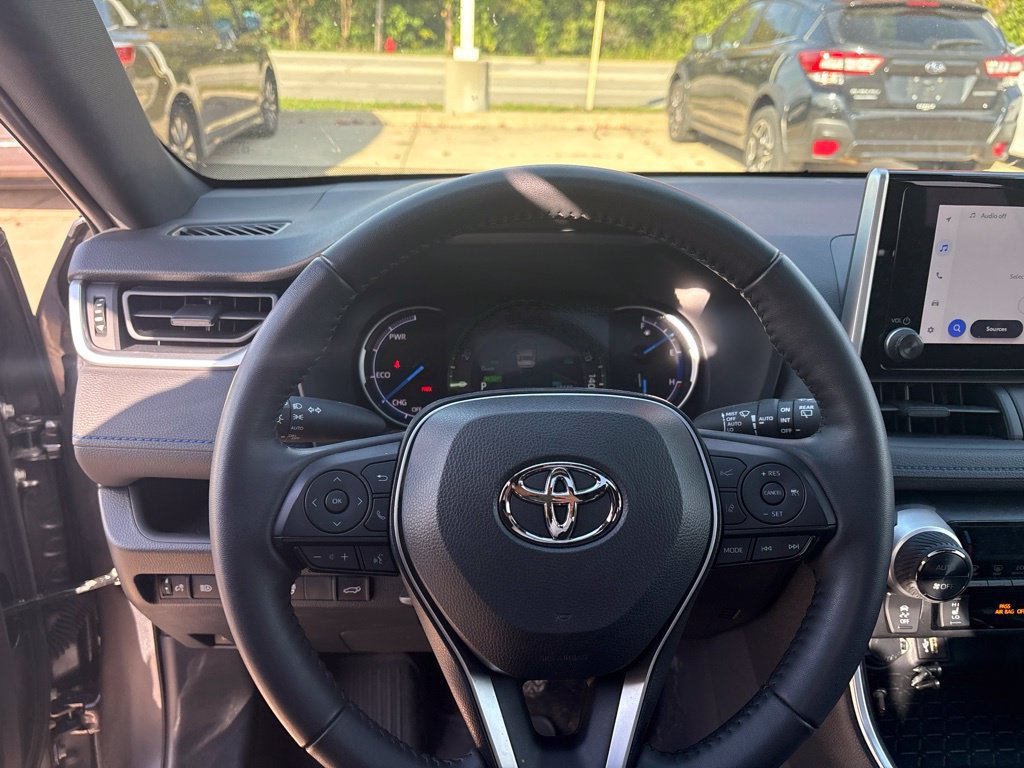 Used 2025 Toyota RAV4 SE w/ Convenience Package AWD/4WD image 16