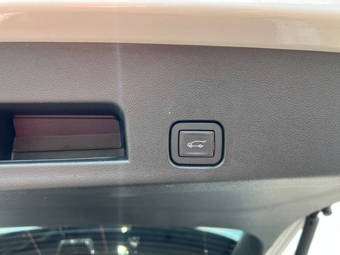 Used 2026 Chevrolet Traverse LT w/ Driver Confidence Package FWD image 35