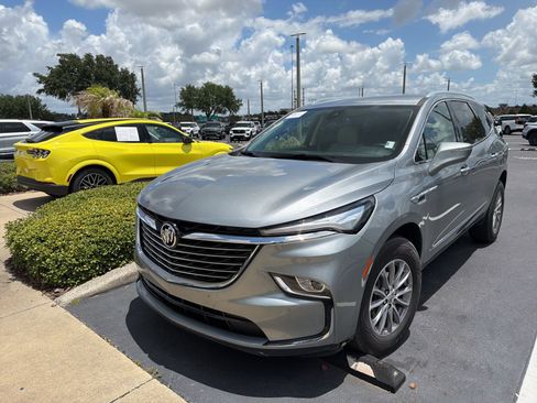 Used 2024 Buick Enclave Essence FWD image 13