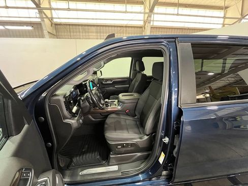 Used 2022 Chevrolet Silverado 1500 RST w/ Convenience Package II AWD/4WD image 16