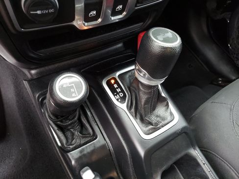 Used 2020 Jeep Wrangler Sport AWD/4WD image 21