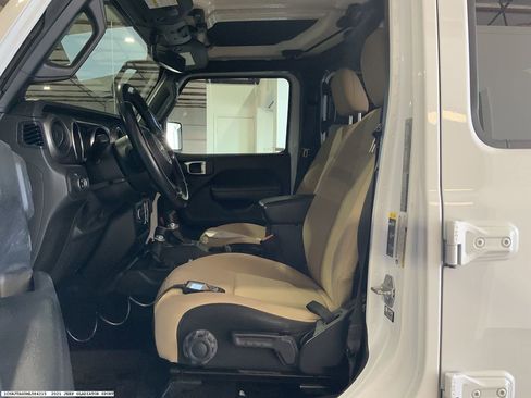 Used 2021 Jeep Gladiator Willys image 10