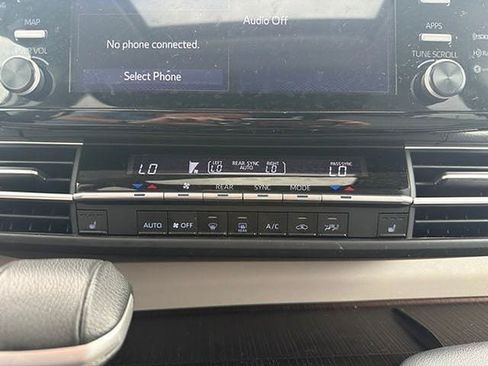 Certified 2023 Toyota Sienna XLE FWD image 20