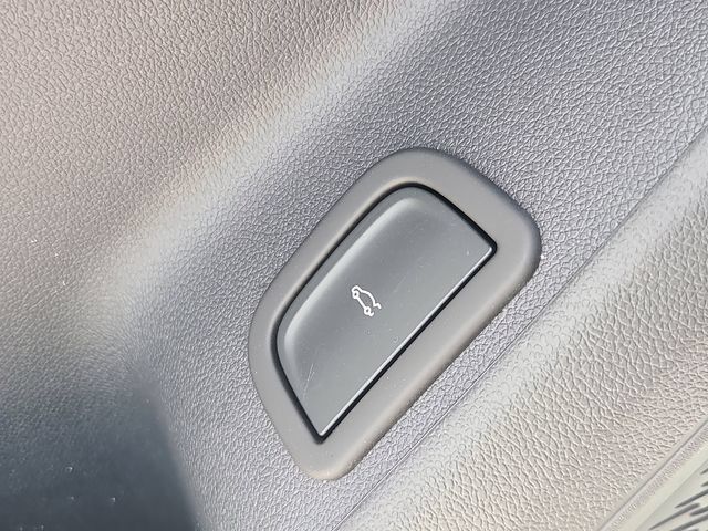 New 2026 Chevrolet Traverse LT FWD image 17