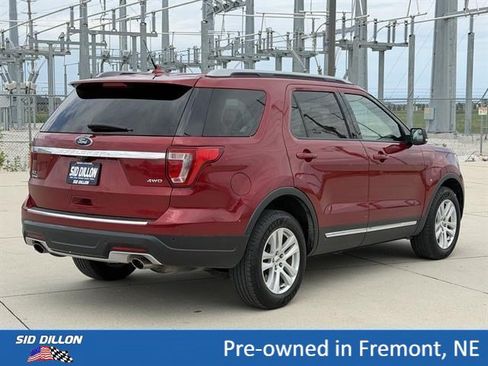 Used 2018 Ford Explorer XLT w/ Equipment Group 201A AWD/4WD image 4