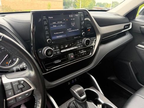 Used 2022 Toyota Highlander XLE AWD/4WD image 26