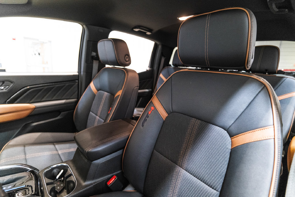 Used 2024 GMC Canyon AT4 w/ Technology Package AWD/4WD image 6