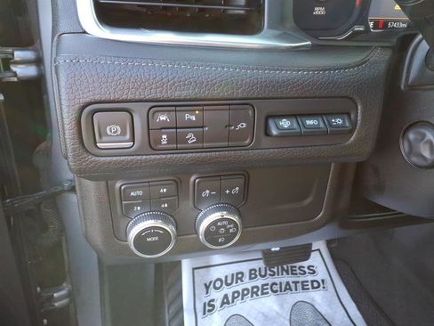Used 2021 GMC Yukon Denali w/ LPO, Illumination Package AWD/4WD image 13