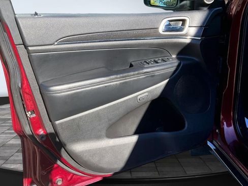 Used 2018 Jeep Grand Cherokee Limited image 20