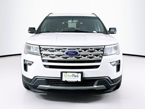 Used 2018 Ford Explorer XLT w/ Equipment Group 201A image 2
