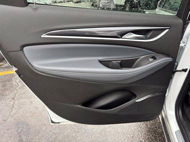 Used 2024 Buick Enclave Essence FWD image 17