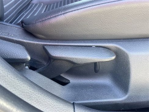 Used 2020 Toyota Camry SE image 26