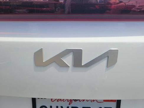 Used 2026 Kia Carnival EX FWD image 7