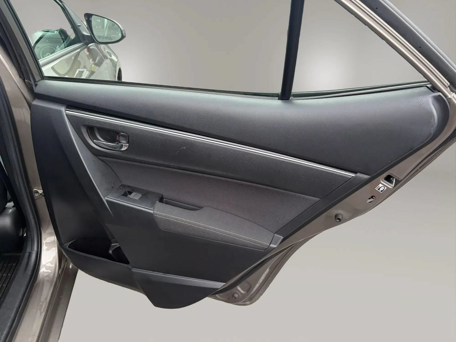 Used 2017 Toyota Corolla LE FWD image 27