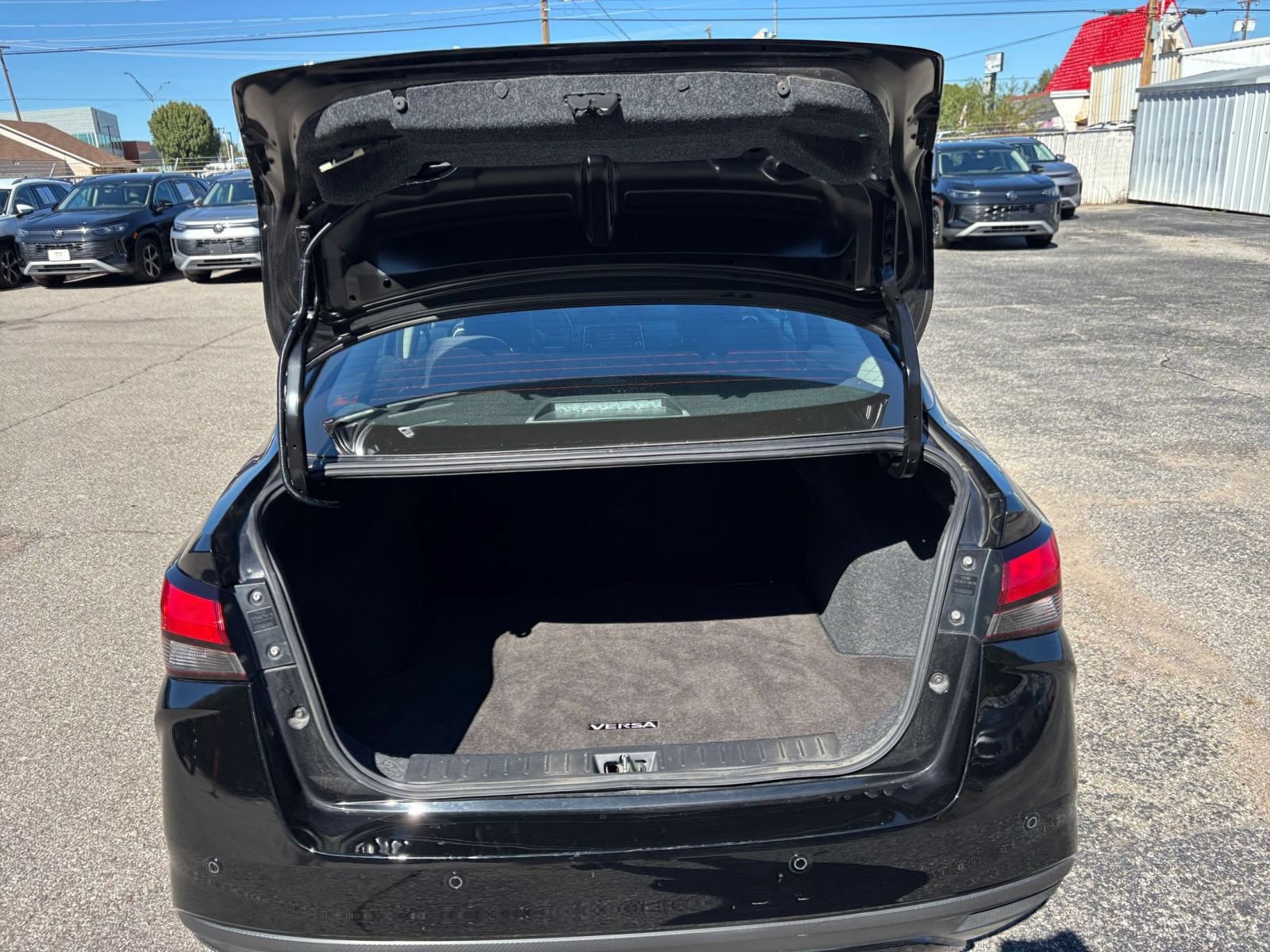Used 2025 Nissan Versa SV FWD image 28