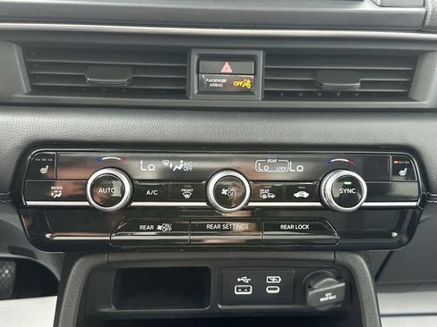 Used 2023 Honda Pilot Touring image 19