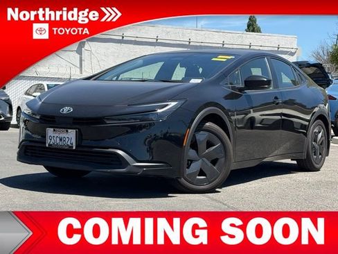 Used 2024 Toyota Prius LE FWD image 3
