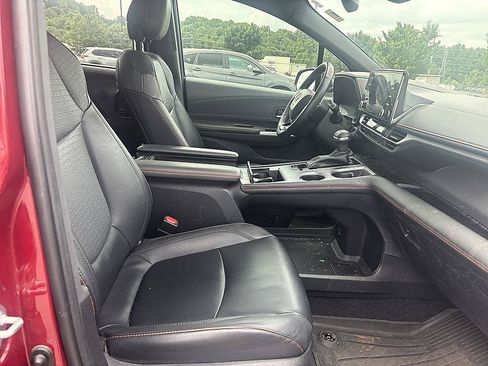 Used 2022 Toyota Sienna XSE FWD image 19