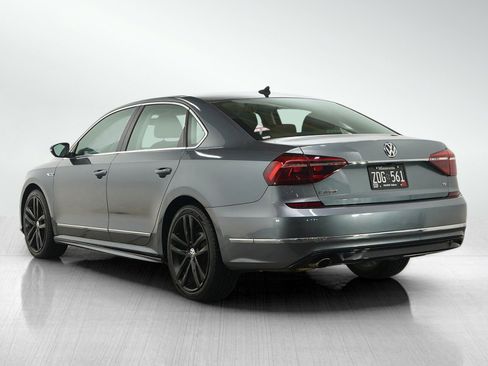 Used 2017 Volkswagen Passat 1.8T R-Line image 3