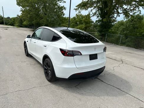 Used 2022 Tesla Model Y Long Range AWD/4WD image 17