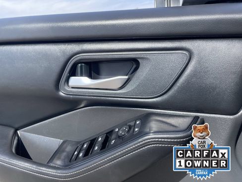 Used 2025 Nissan Rogue SV FWD image 22