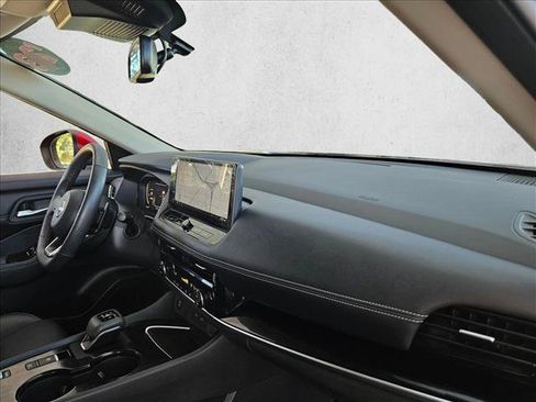 Used 2024 Nissan Rogue SL FWD image 18
