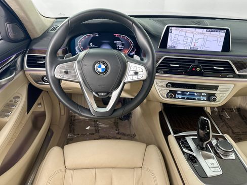 Used 2022 BMW 740i w/ Interior Design Package image 24