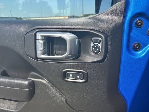 Used 2023 Jeep Gladiator Rubicon w/ LED Lighting Group AWD/4WD image 20