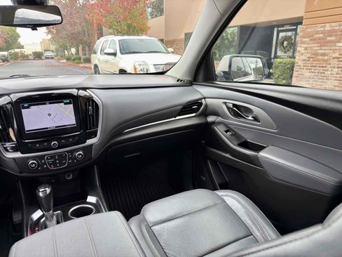 Used 2019 Chevrolet Traverse LT w/ LT Premium Package image 18